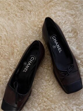 CHANEL Women’s Two-Tone Brown and Black platform loafers